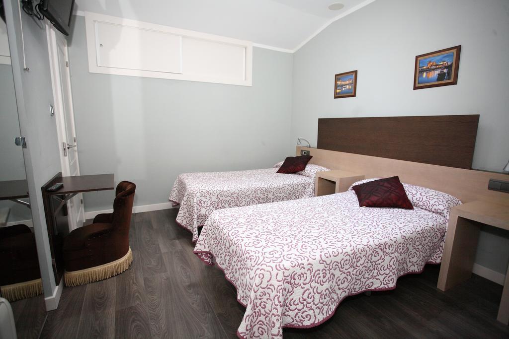 Pension Jade Castro Urdiales Exterior photo